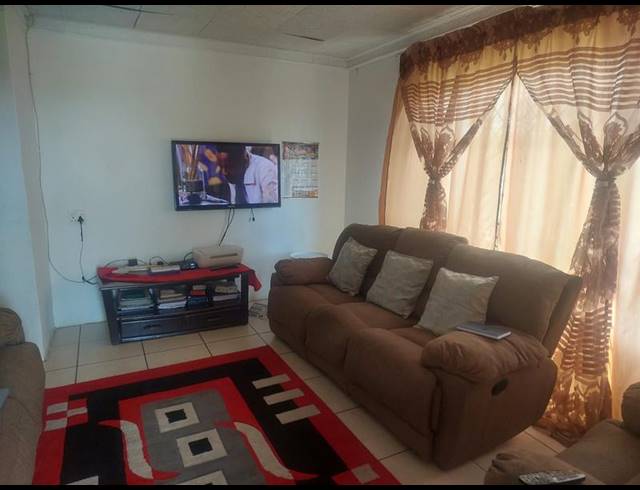 4 BEDROOM HOUSE FOR SALE IN SAVANNA PARK